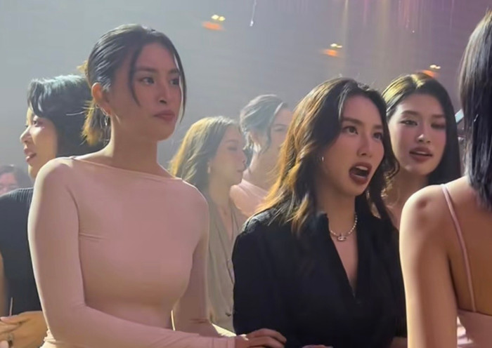  Vượt qua bao người đẹp, Tiểu Vy bất ngờ khi bó hoa cưới nằm trọn trong tay mình. 