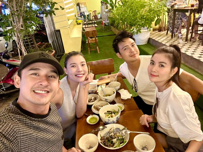 Vợ chồng Kha Ly được nhiều đồng nghiệp yêu mến bởi tính cách thân thiện, hòa đồng