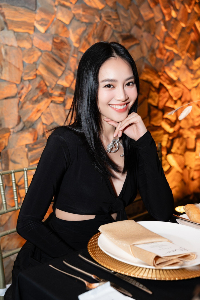 Lan Ngọc với nụ cười toả nắng.