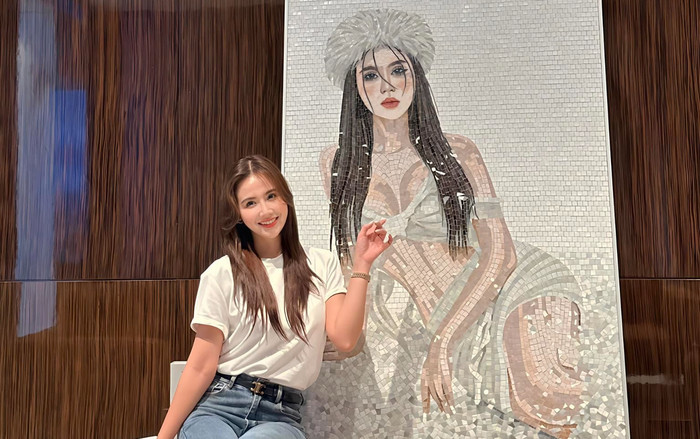 Huyền Lizzie thể hiện sự 'chịu chơi', tự thưởng tranh chân dung cầu kỳ Ảnh 2