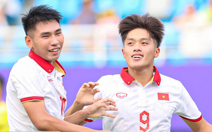 Quốc Việt lập cú đúp, Olympic Việt Nam thắng đậm ở Asiad 19 Ảnh 2