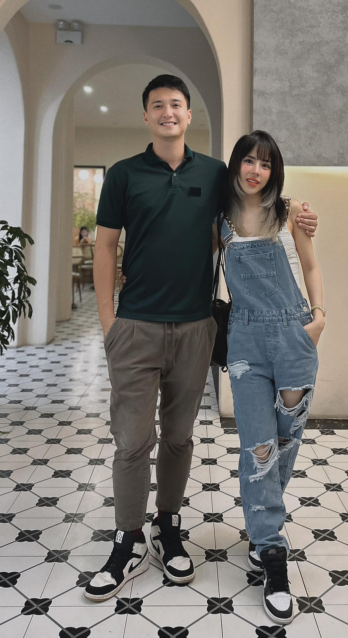  Vừa qua, Huỳnh Anh và bạn gái thông báo đón tin vui. Bạch Lan Phương đang mang thai nhóc tỳ, dự kiến sinh vào tháng 5 năm 2024.