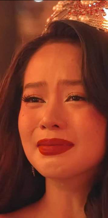 Thanh Thủy bật khóc trước màn final walk của Hoa hậu Đoàn Thiên Ân.