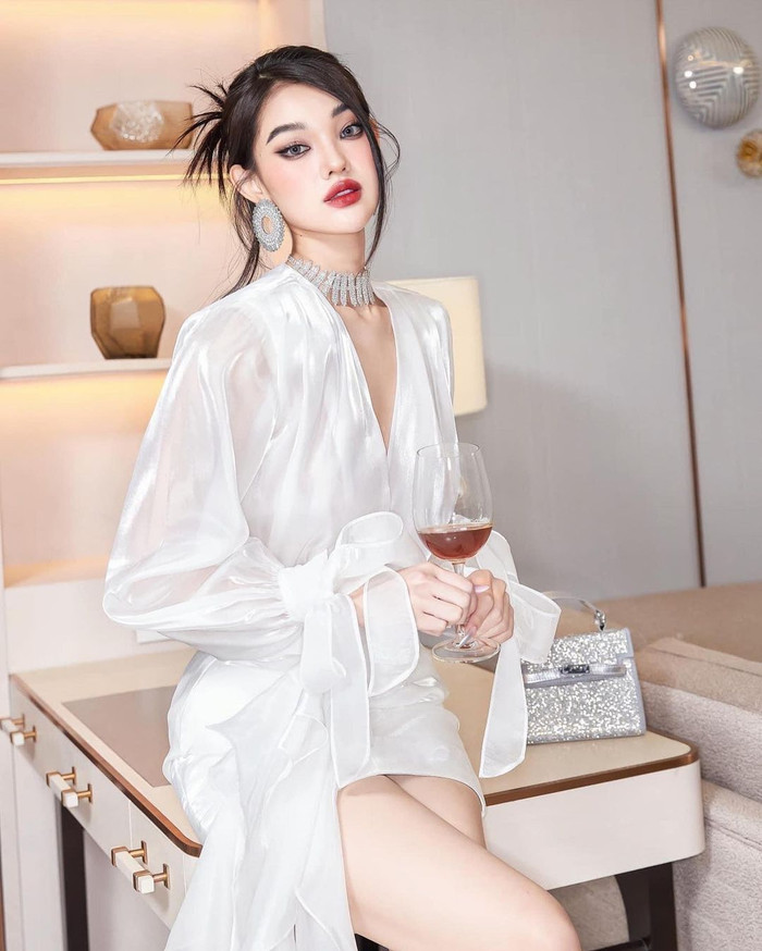 Đa số khán giả nhận định rằng Bé Quyên phù hợp với vai trò người mẫu hơn so với việc thi hoa hậu. 