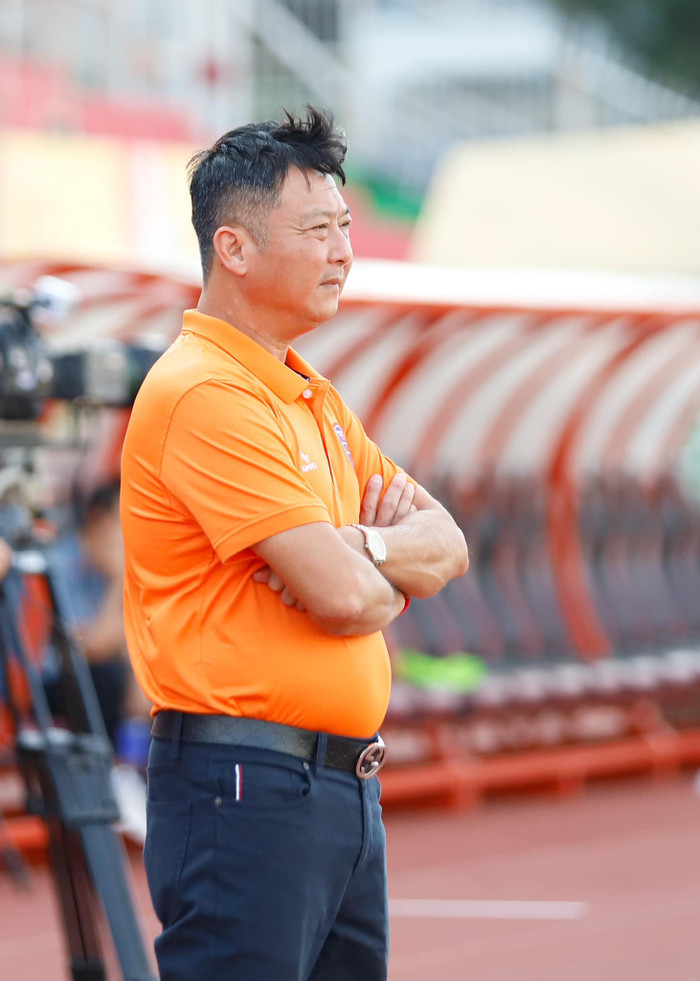 HLV Lê Huỳnh Đức và Bình Dương sẽ không còn cảnh đua trụ hạng như mùa bóng năm ngoái? Ảnh: Bình Dương FC