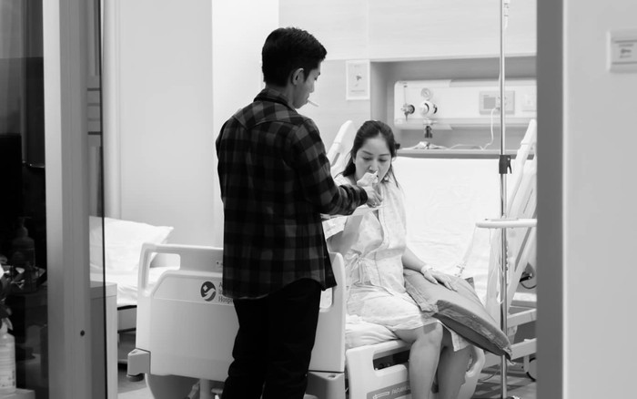 Khoảnh khắc Phan Hiển túc trực 24/24 bên Khánh Thi lúc lâm bồn gây xúc động Ảnh 2