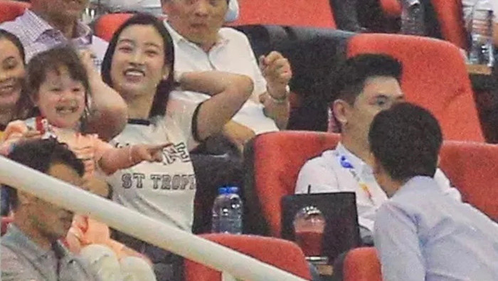 Đỗ Mỹ Linh và gia đình nhà chồng đã nhanh chóng chiếm trọn spotlight.