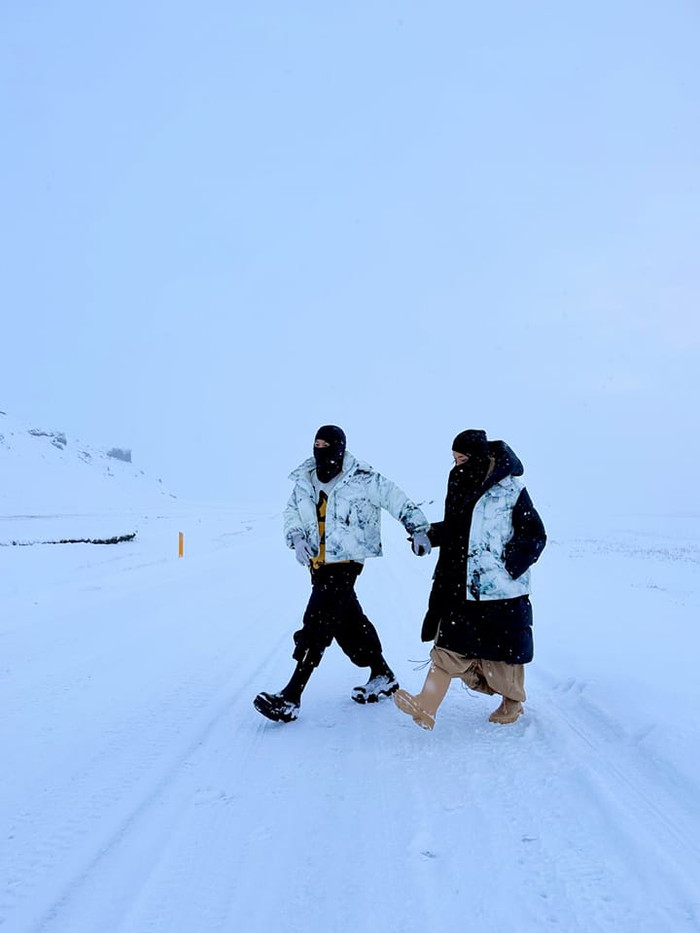 Dù không đăng ảnh rõ mặt đối phương, nhưng thông qua những bài viết của Binz và Châu Bùi cư dân mạng đều khẳng định cả hai đang hẹn hò