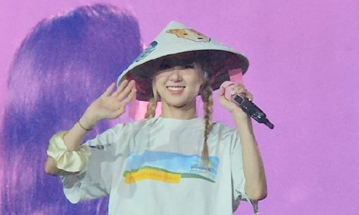 Rosé được cho là đã ký thỏa thuận gia hạn hợp đồng với YG Entertainment. 