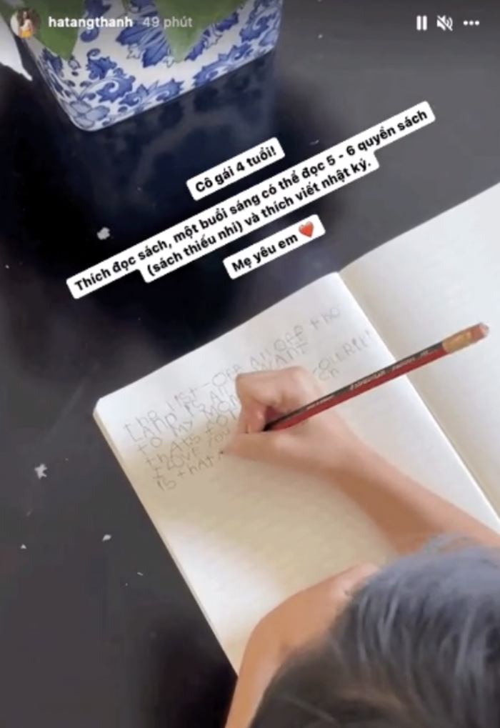 Richard và Chloe tự viết chữ, không nhờ sự hướng dẫn của ba mẹ. (Ảnh tổng hợp)