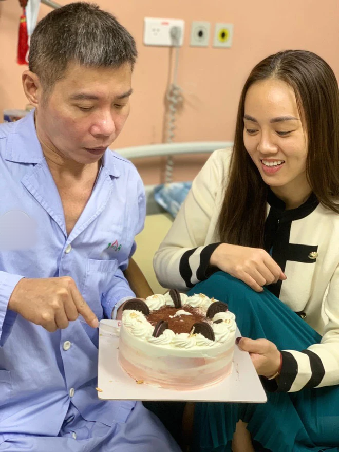  Ngọc Hà - bà xã NSND Công Lý đăng tải lại khoảnh khắc của chồng trong thời điểm nam nghệ sĩ mới đổ bệnh.