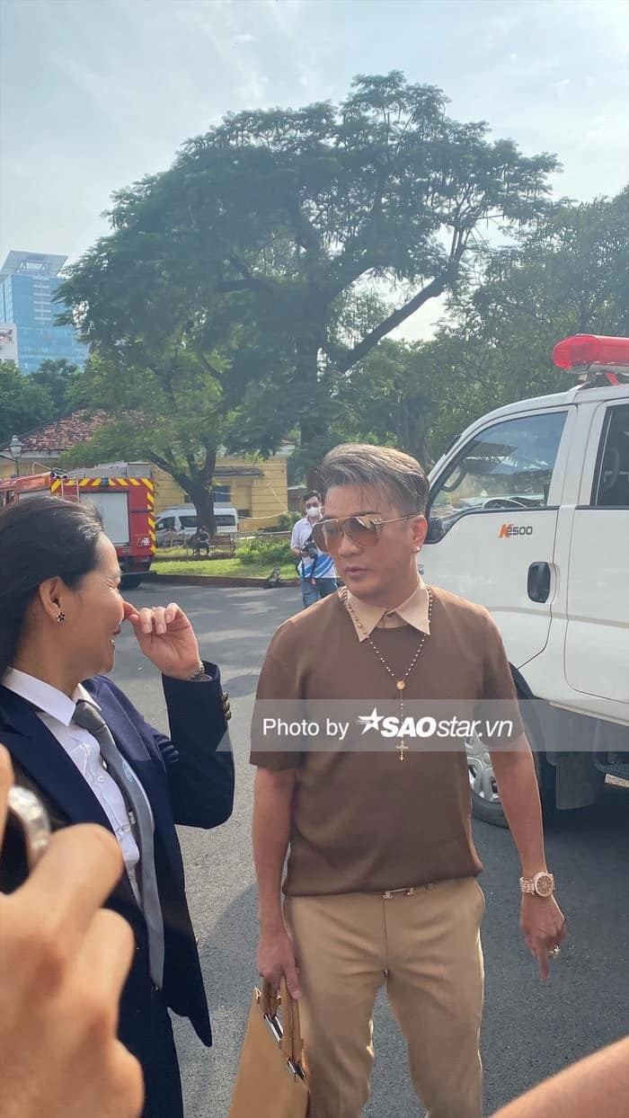 Hình ảnh ca sĩ Đàm Vĩnh Hưng xuất hiện ở phiên tòa sáng 21/9.