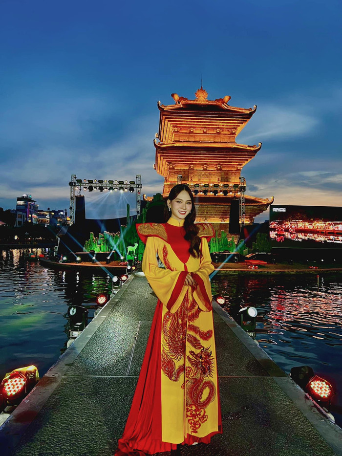 Mỗi khi Mai Phương diện trang phục truyền thống đều gây xôn xao cõi mạng