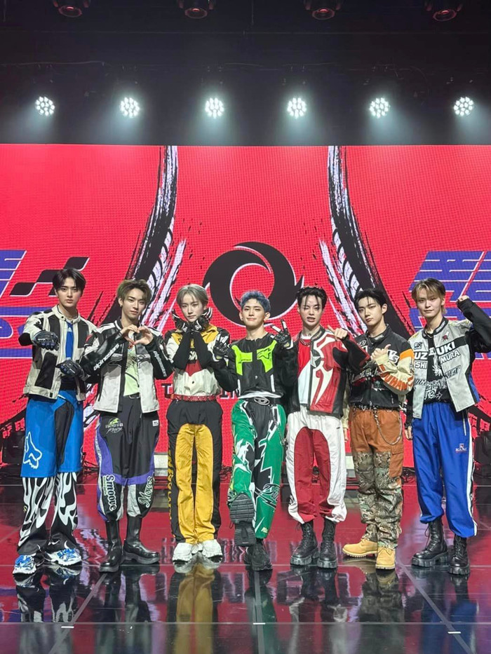 Nam ca sĩ người Việt đang gây náo loạn truyền thông Hàn Quốc: Tưởng lạ hóa quen! Ảnh 1