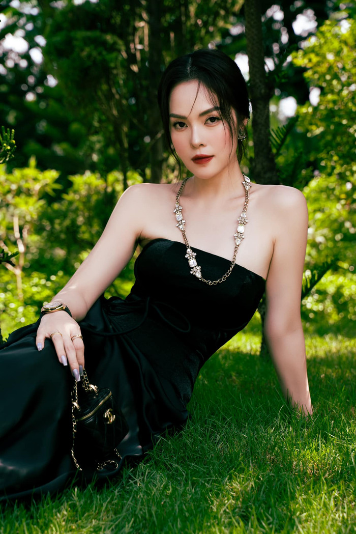 Dương Cẩm Lynh tập trung kiếm tiền trả nợ sau biến cố lớn về tiền bạc.