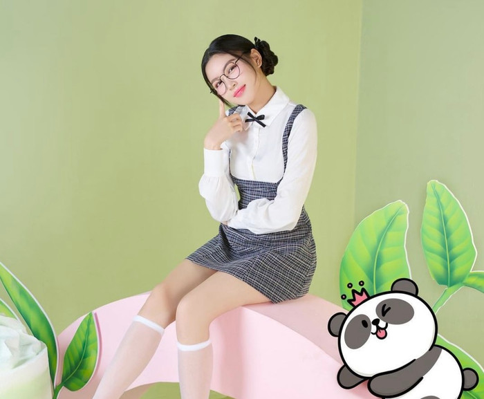 Với làn da trắng, nụ cười toả nắng cùng chiều cao ấn tượng, dù ở phong cách nào đi chăng nữa cô bé chiếm trọn spotlight.