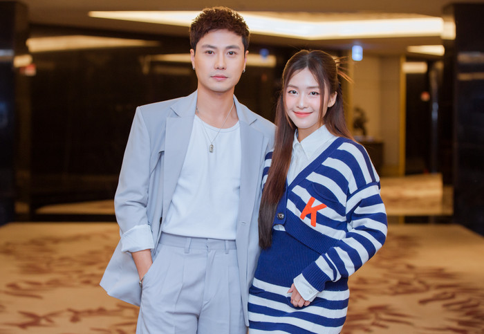  Không còn giữ khoảng cách như trước, giờ đây cả hai thoải mái đăng tải những bức hình thân thiết lên trên mạng xã hội. 