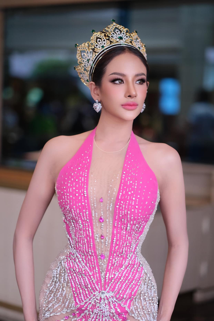 Phoem Sreyno sở hữu hình thể nóng bỏng cùng nhan sắc kiều diễm. 