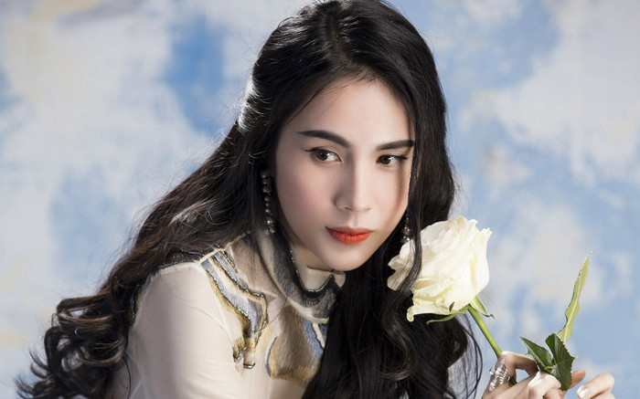 Thủy Tiên bị khán giả tẩy chay, phải tắt bình luận MV mới Ảnh 2