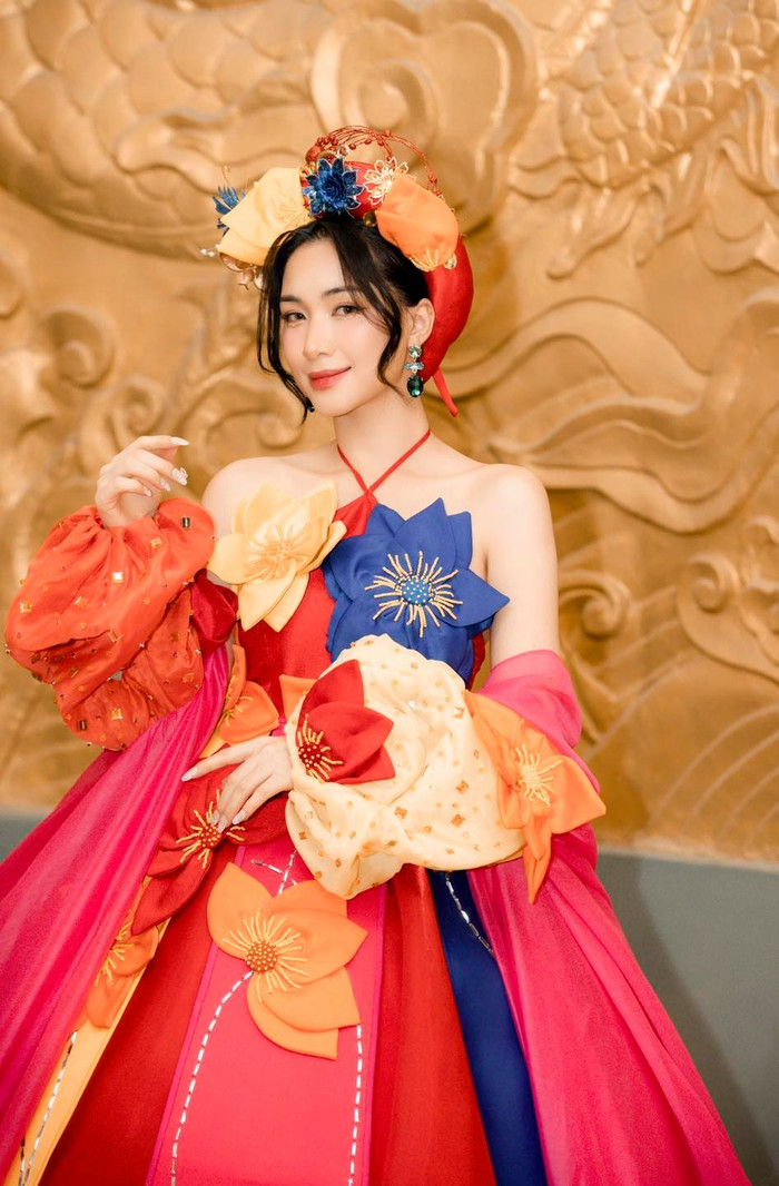 Sau một thời gian dài ở ẩn, Hòa Minzy đã có màn 'tái xuất' thị trường âm nhạc đầy bùng nổ với ca khúc 'Thị Mầu'. Đây cũng sẽ là ca khúc cô mang đến liveshow 3 Vietnam Idol