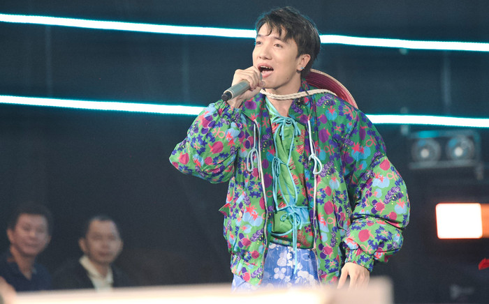 Liveshow 3 Vietnam Idol: Xuân Định K.Y đội nón lá, bắn rap bằng giọng Huế cực ngọt Ảnh 2