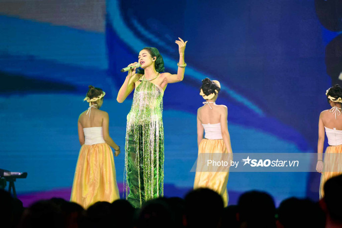 Khoe giọng 'khủng' với hit trăm triệu view, Hellen bị BGK nhắc nhở Ảnh 3