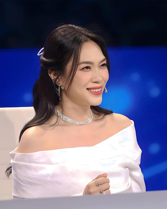 Mỗi khi có mặt trong chương trình Vietnam Idol, Mỹ Tâm đều mang đến những tạo hình, phong cách thời trang khác nhau