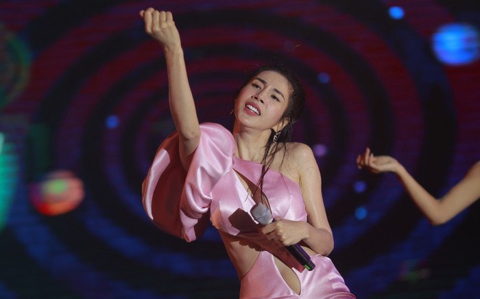 Không chỉ tắt bình luận, Thủy Tiên còn xóa MV vì quá ít lượt xem? Ảnh 2