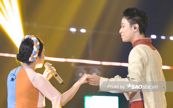 Màn trình diễn của Hà An Huy và mẹ gây xúc động cho Mỹ Tâm.