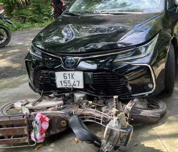 Chiếc xe máy bị nữ tài xế kéo lê về nhà