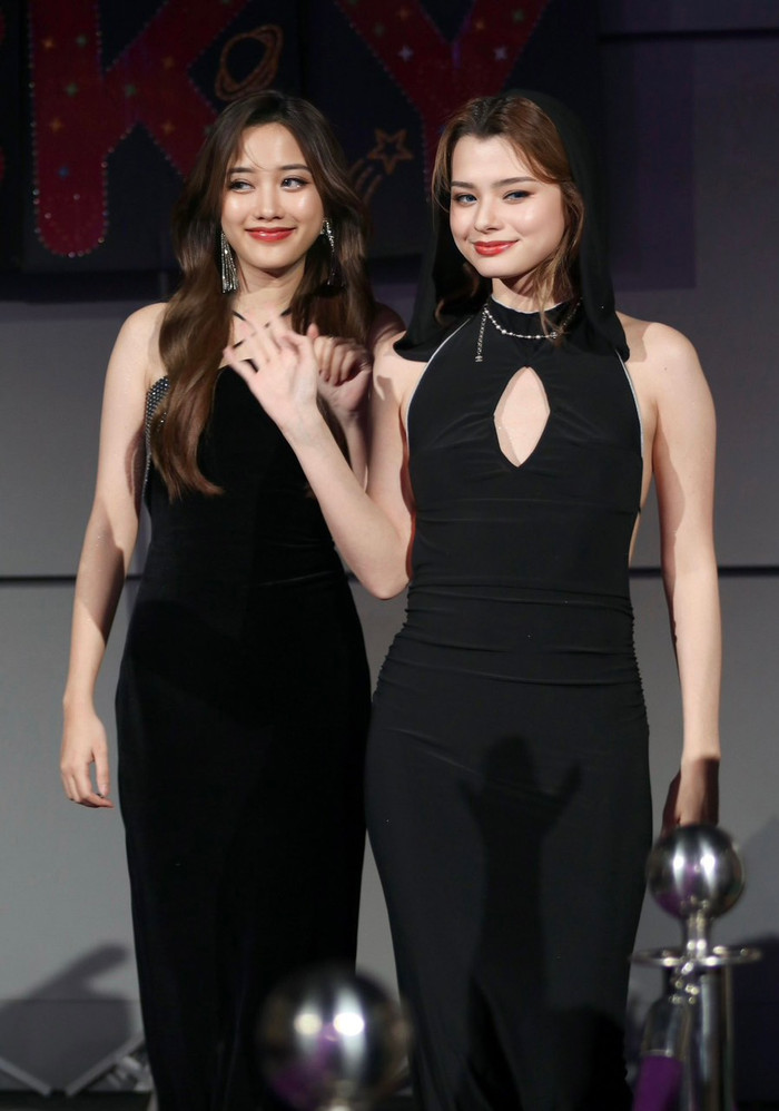 Cả hai chiếm spotligh với nhan sắc xinh đẹp, được netizen 'đẩy thuyền' kịch liệt.