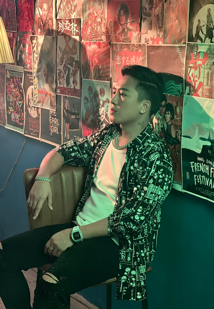 Nam ca sĩ cho biết anh và diễn viên Thanh Trúc chỉ là bạn bè.