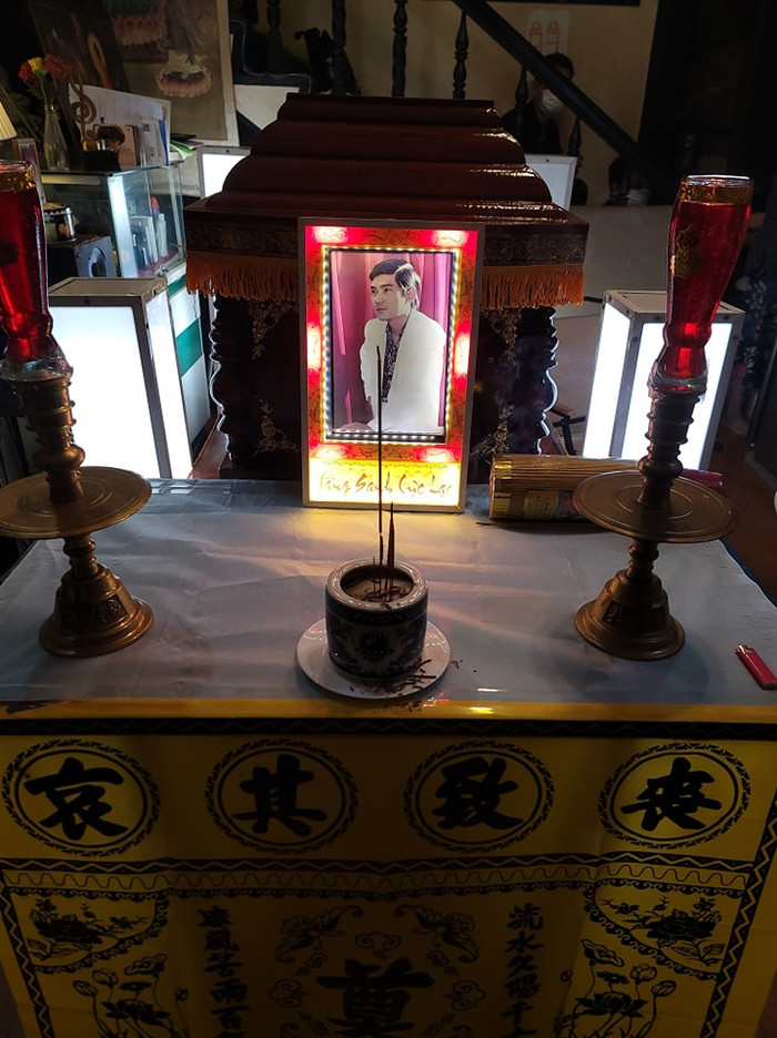 Vợ nhạc sĩ Quốc Dũng cho biết gia quyến xin phép không nhận vòng hoa, phúng điếu