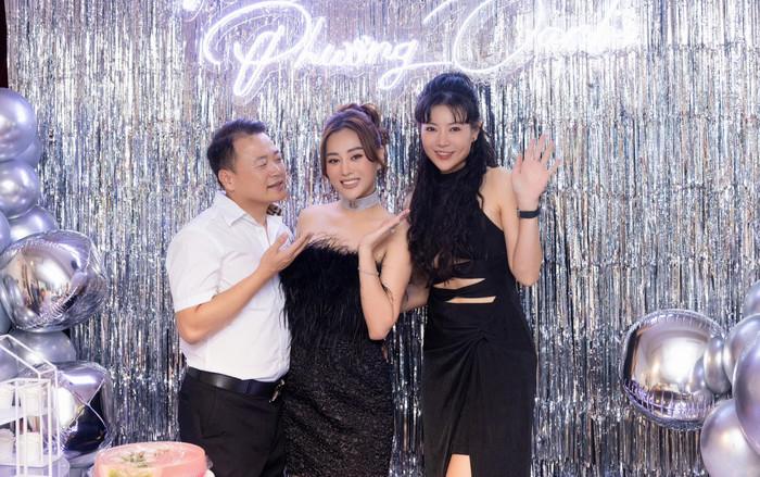 Hội chị em Vbiz xúng xính 'lên đồ', hồ hởi dự tiệc sinh nhật của Phương Oanh Ảnh 2