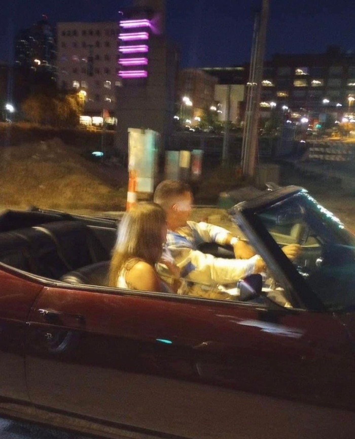 Nữ ca sĩ nổi tiếng bị bắt gặp trên xe nam cầu thủ, nghi vấn hẹn hò Ảnh 2
