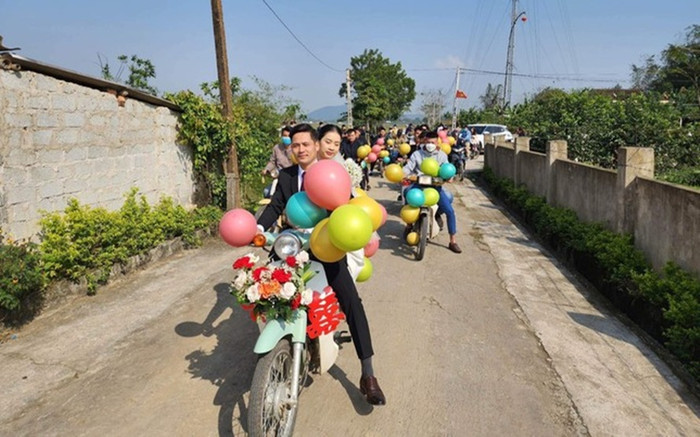 Chú rể Hà Tĩnh đem dàn xe cub đi rước dâu nhận 'cơn mưa' lời khen Ảnh 2