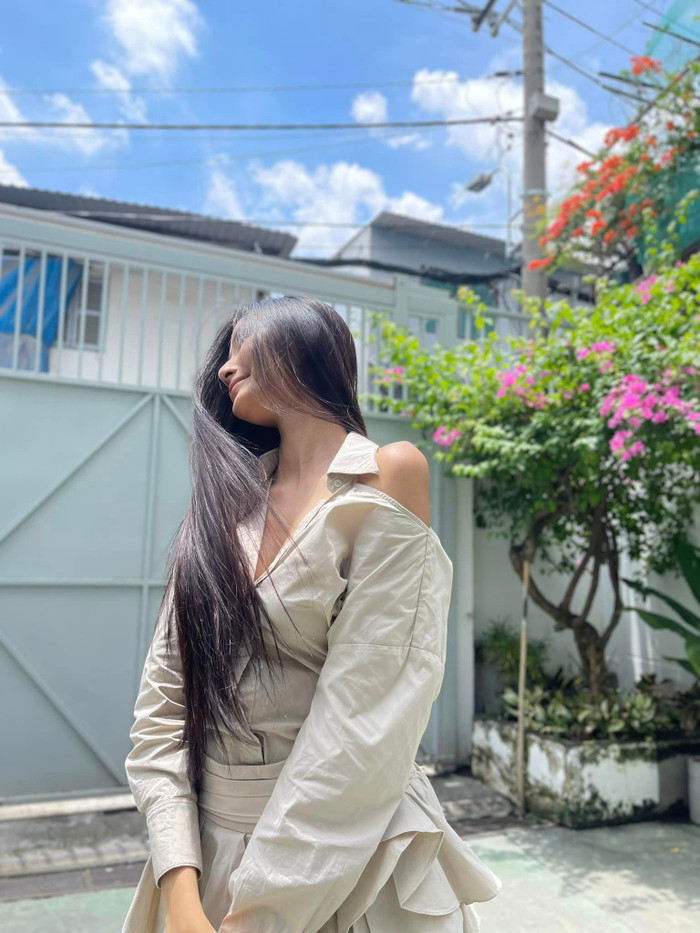 Từ khi bước chân vào làng giải trí từ năm 2012, thân hình “trơ xương” của Hoàng Thuỳ vẫn luôn là “yếu điểm” để netizen chỉ trích.&nbsp;