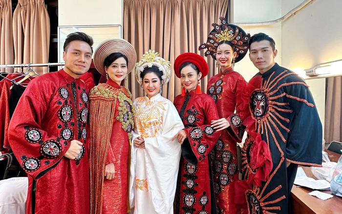 Xuất hiện cùng dàn tiền bối, Hoa hậu Bảo Ngọc được khen tinh tế vì một điểm Ảnh 2