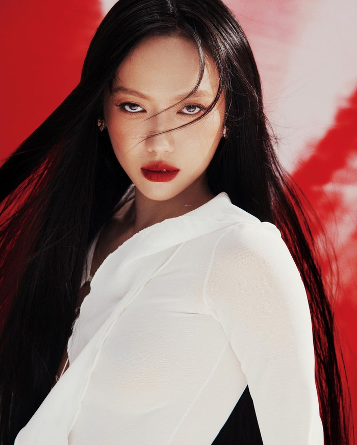 Thần thái sắc sảo, lạnh lùng của Diệu Nhi nhận được nhiều lời khen ngợi. 