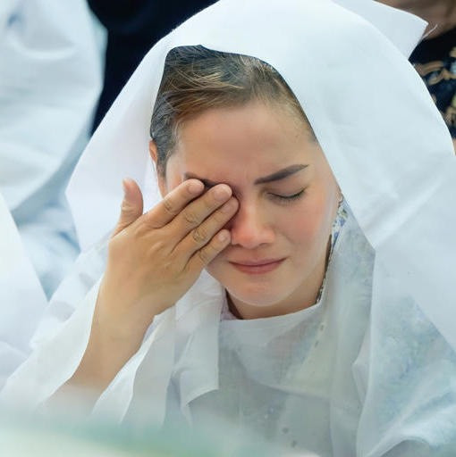 Sau khi NSƯT Vũ Linh qua đời, con gái là Hồng Loan nhận được sự quan tâm, yêu thương từ người hâm mộ. 