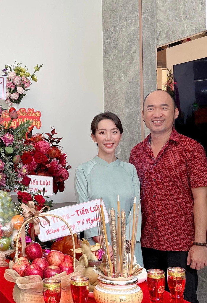 Vợ chồng Thu Trang Tiến Luật: 'Cầu mong được Tổ thương, tổ cho làm nghề đến cuối đời, được khán giả yêu thương và ủng hộ....Chỉ cầu mong như vậy thôi'.