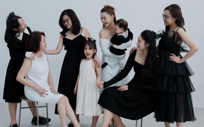 Phạm Quỳnh Anh khoe ảnh 3 thế hệ 'đẹp như tranh', dung nhan mẹ ruột gây chú ý Ảnh 2