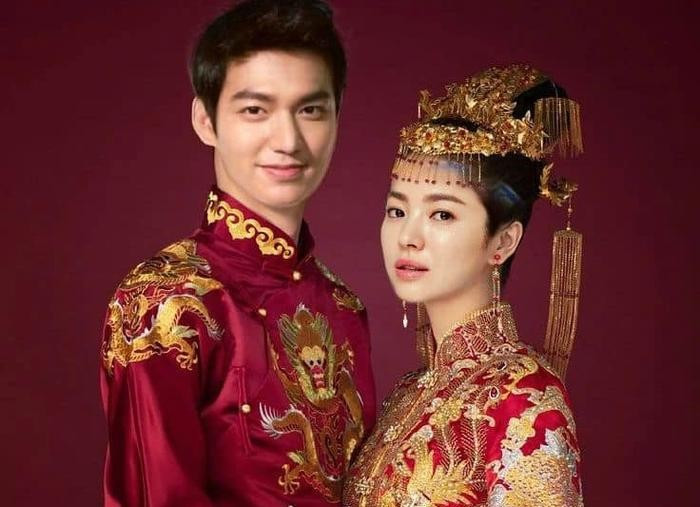 Netizen rần rần trước hình ảnh vừa xuất hiện trên mạng xã hội của Lee Min Ho - Song Hye Kyo. Phía hai diễn viên chưa lên tiếng về bức ảnh này.