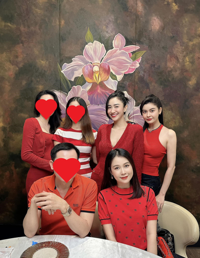 Không chỉ gặp gỡ một buổi, Sam còn nhiều lần công khai việc quen biết đầy thân thiết với vị bác sĩ này