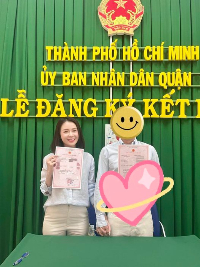 Sam vui vẻ khoe ảnh chính thức trở thành vợ chồng với 'nửa kia' ở trên tài khoản cá nhân