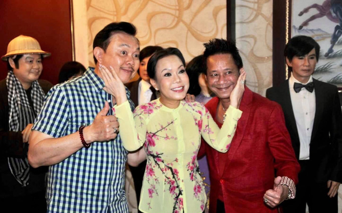 Việt Hương tiết lộ lí do đặt bàn thờ cố nghệ sĩ Chí Tài cạnh bàn thờ Tổ Ảnh 2