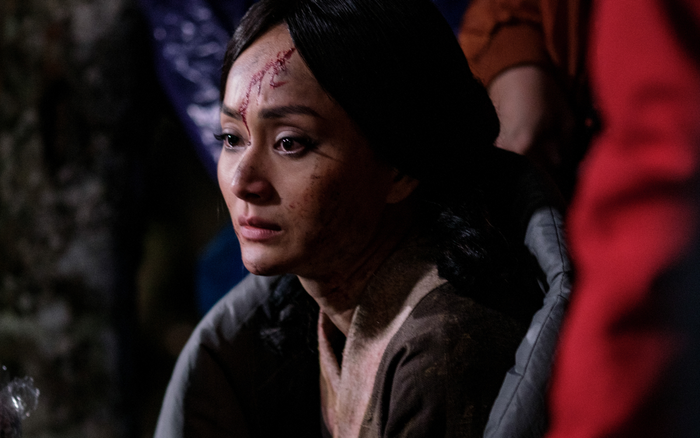 Ảnh hậu trường phim do Lan Phương đăng tải, cô vẫn chưa thoát được vai.