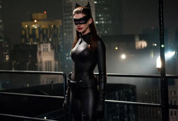 7 sao Hollywood góp mặt trong 3 phần phim Batman: Không thể thiếu Anne Hathaway Ảnh 7