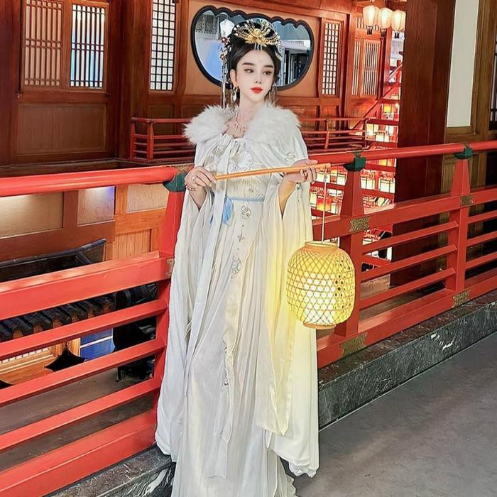 Lâm Khánh Chi 'cosplay' chị Hằng, muốn sống lại thanh xuân một lần vì lý do này Ảnh 1