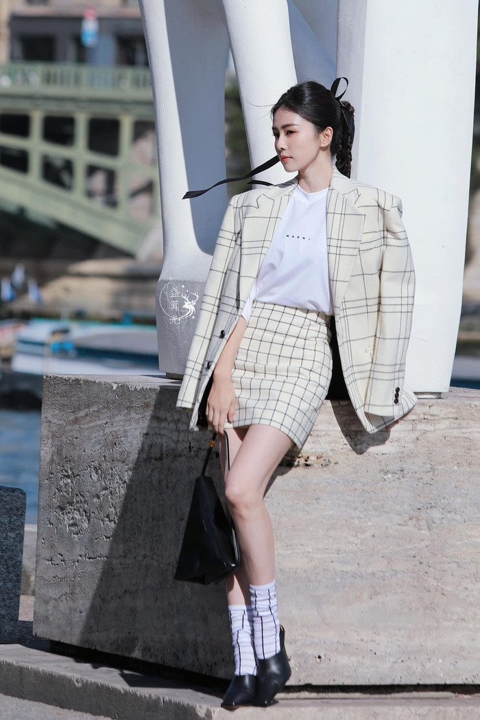 Bạch Lộc bị bóc mẽ nhan sắc thật qua cam thường, khác xa ảnh tự đăng Ảnh 2